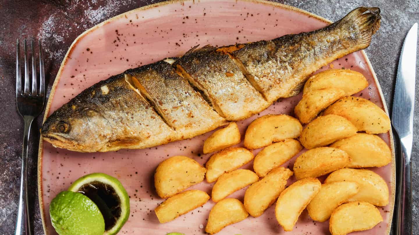 nutrimama-koju-ribu-nuditi-djetetu-a-koju-izbjegavati-featured nutrimama koju ribu nuditi djetetu a koju izbjegavati riba sa grila priložena uz krumpiriće